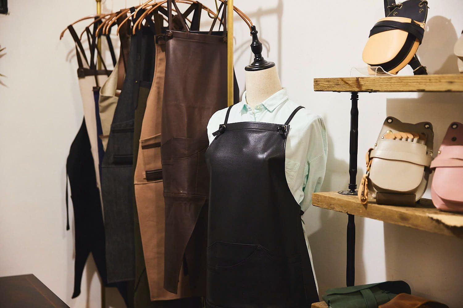 ウォッシャブルレザーハカマエプロン